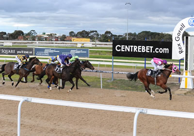 COMIC COMPOSER BOLTS IN AT GEELONG..